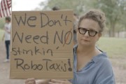 赤壁特斯拉在得州奥斯汀遭遇抗议活动：反对马斯克Robotaxi计划